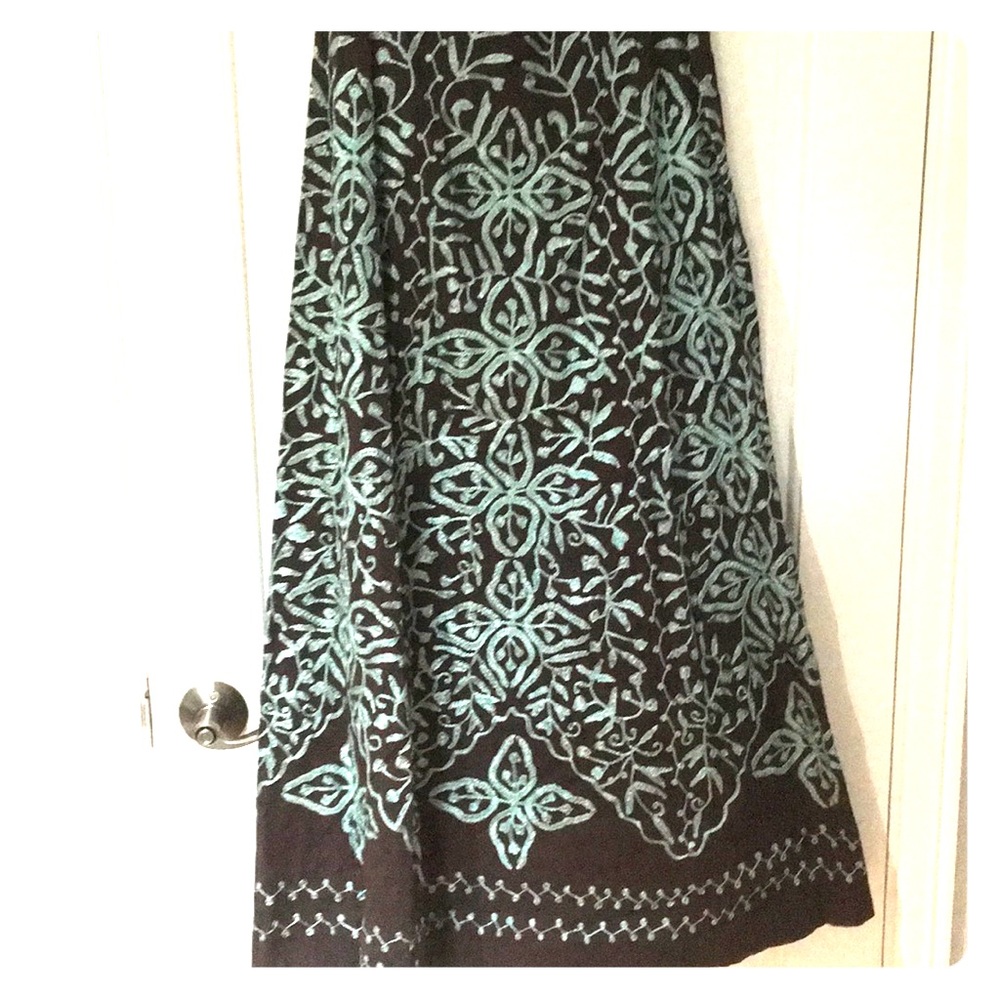 Embroidered maxi skirt